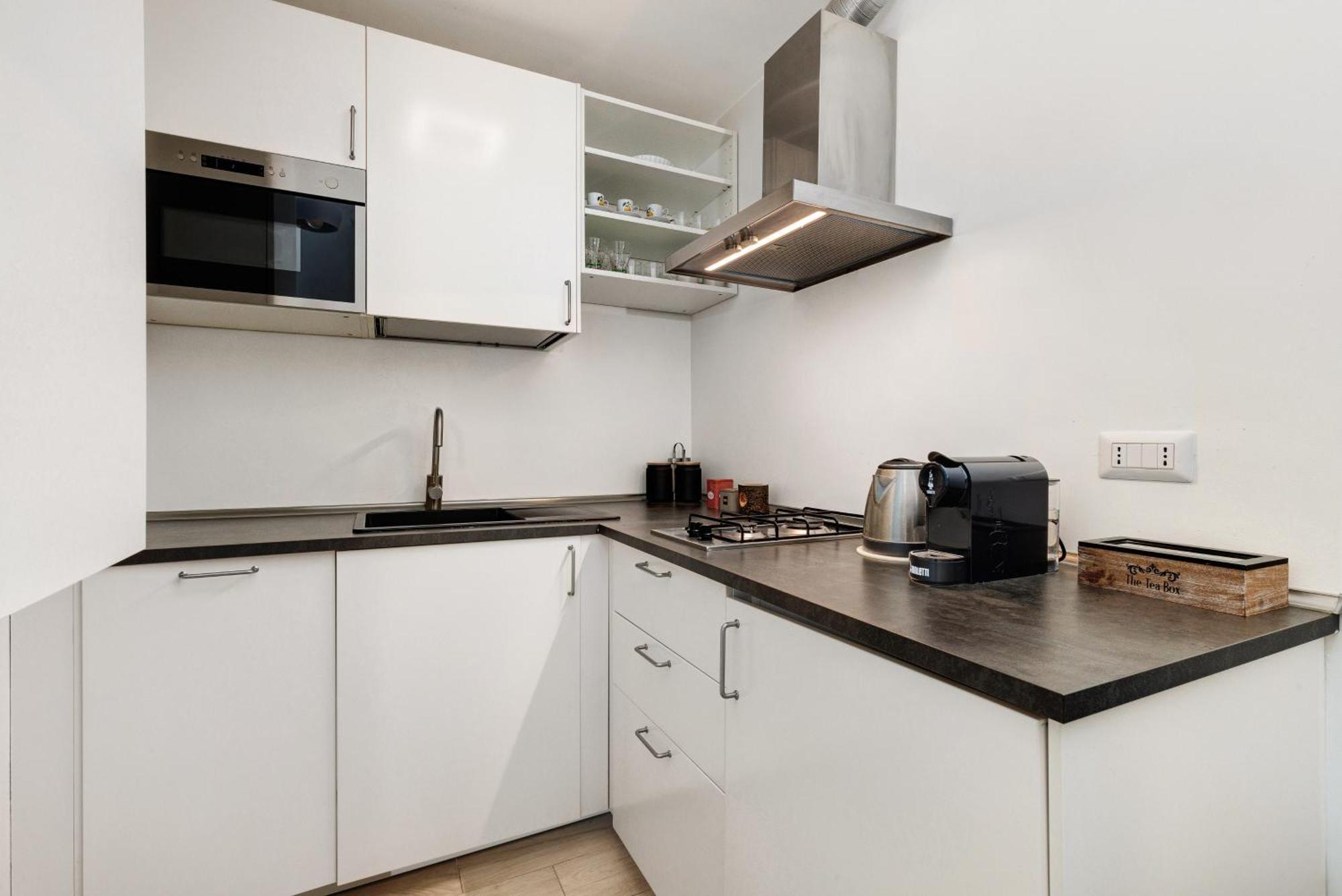 Tadino 50, Milan